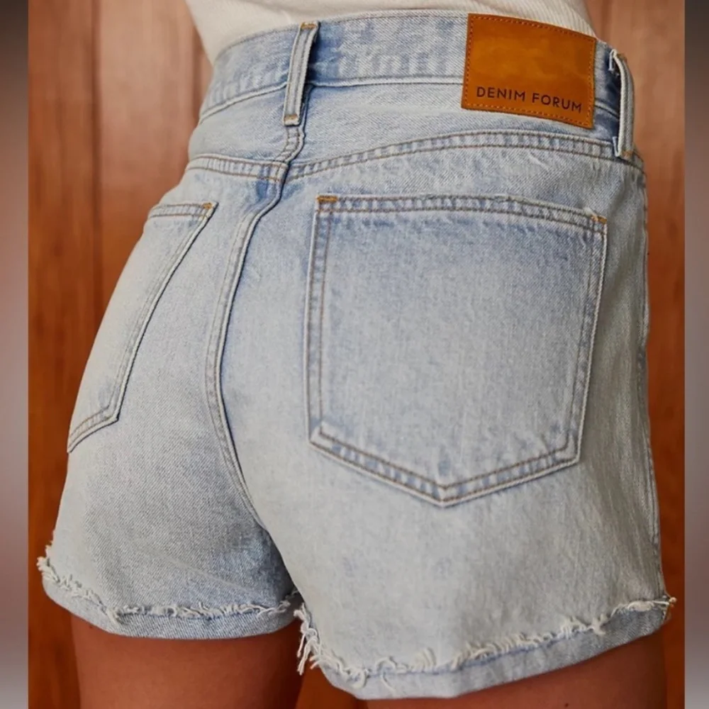 Aritzia Denim Forum Farrah Cheeky Short‎ Cutoff Denim Shorts Light Wash